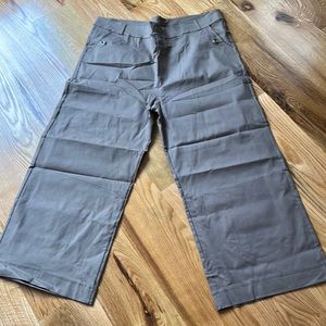 Wide Legged Cropped Pants. Stretch